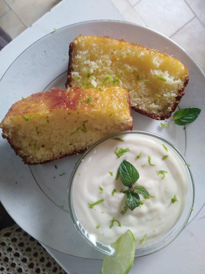 Gâteau yaourt au citron glacé : recette moelleuse