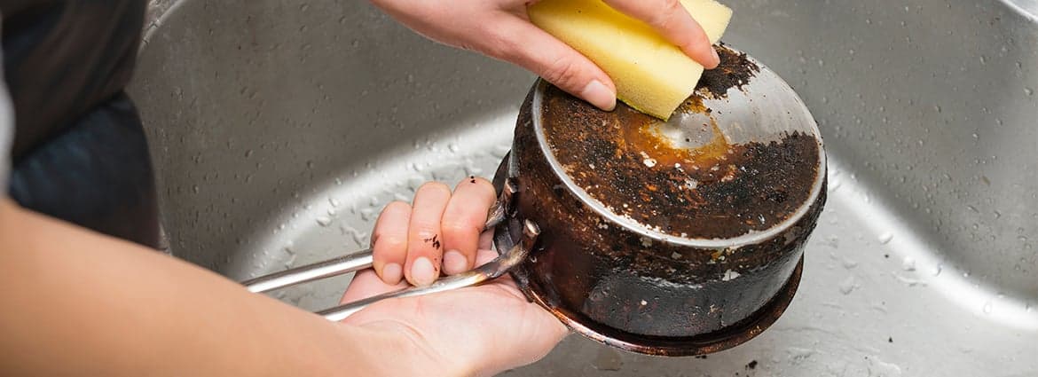 Comment nettoyer une poêle ou casserole brûlée ?