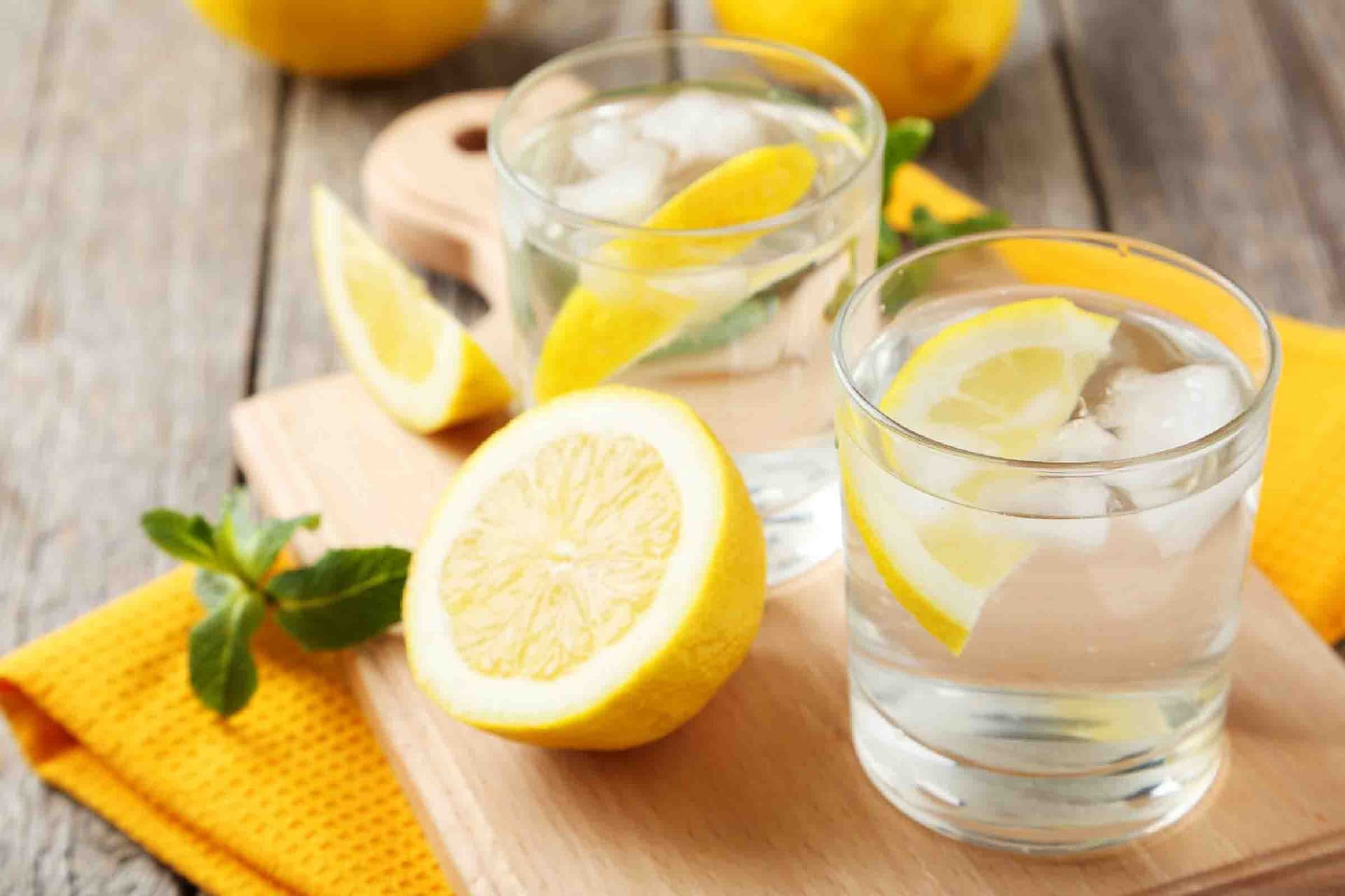 7 bienfaits santé de l&rsquo;eau au citron.