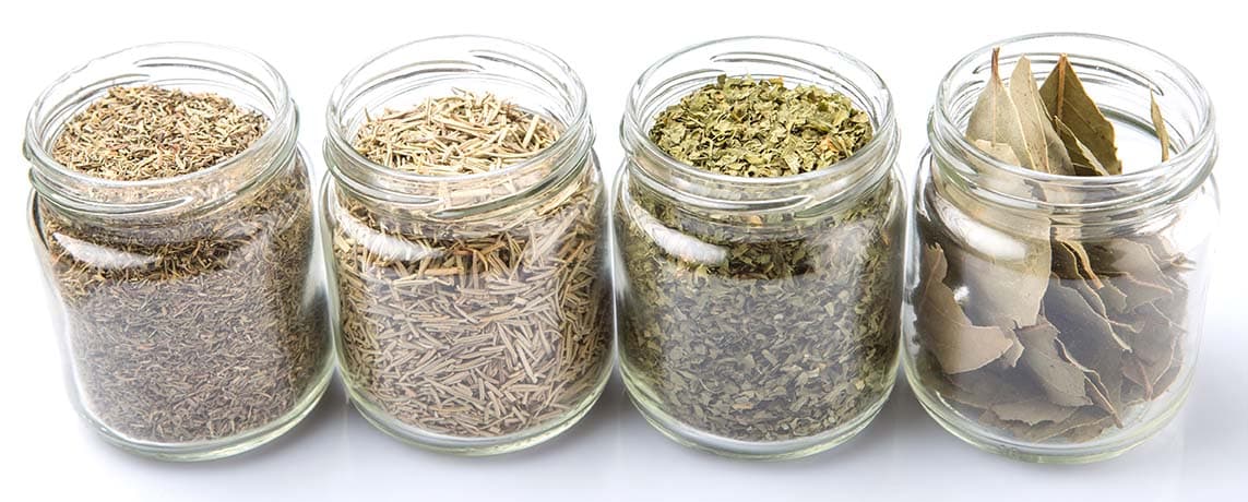Comment faire vous même vos herbes aromatiques séchées.