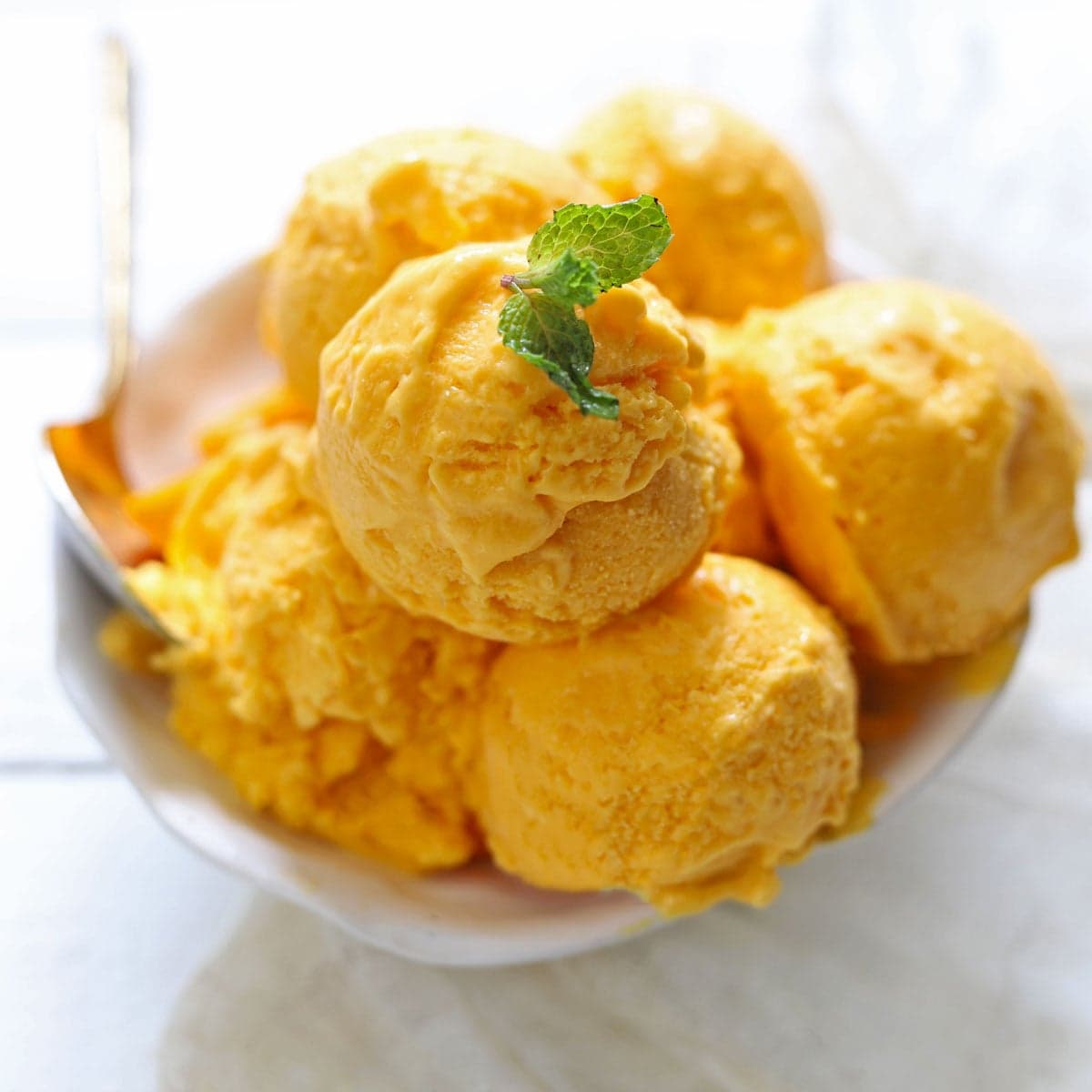 Glace maison à la mangue : recette fraîche