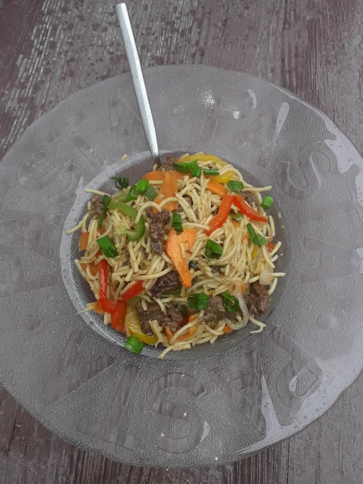 Spaghettis épicés à la viande et légumes : recette