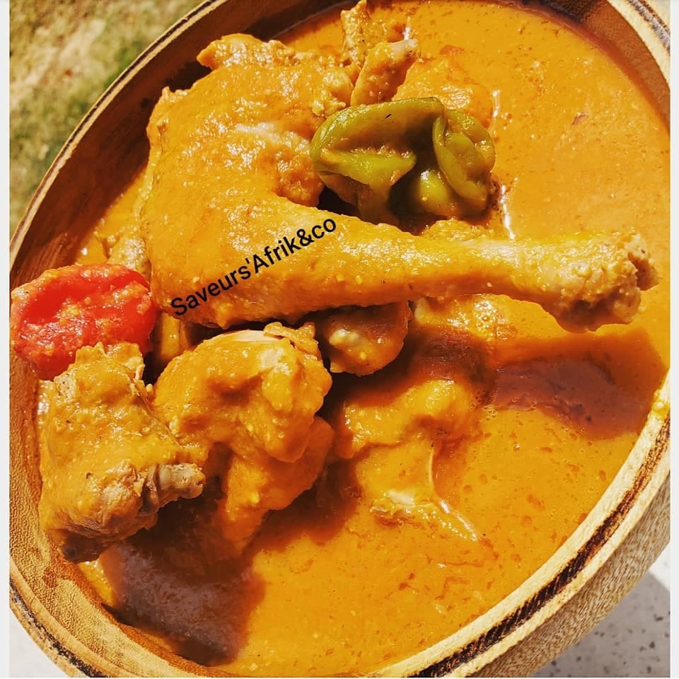 Sauce gnangnan au poulet accompagné de son foutou banane