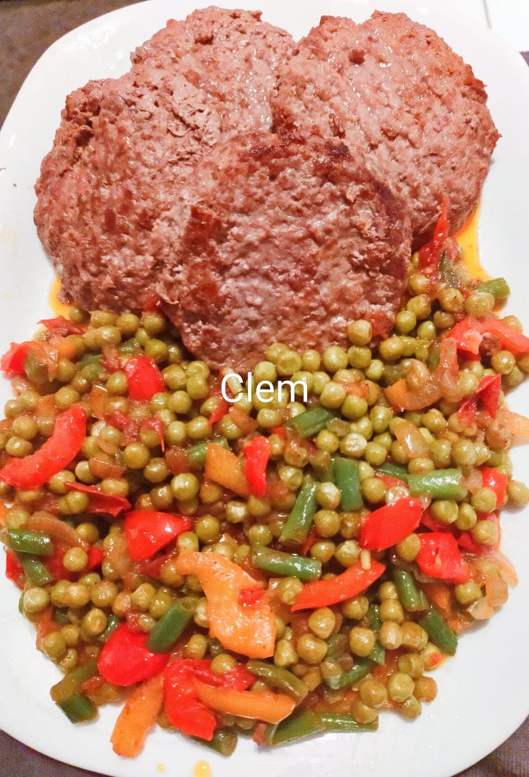 Steak haché et petit pois