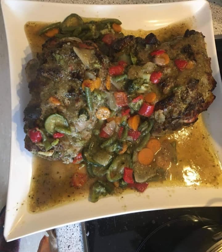 Cuisse de dinde mariné aux épices accompagné des petits légumes