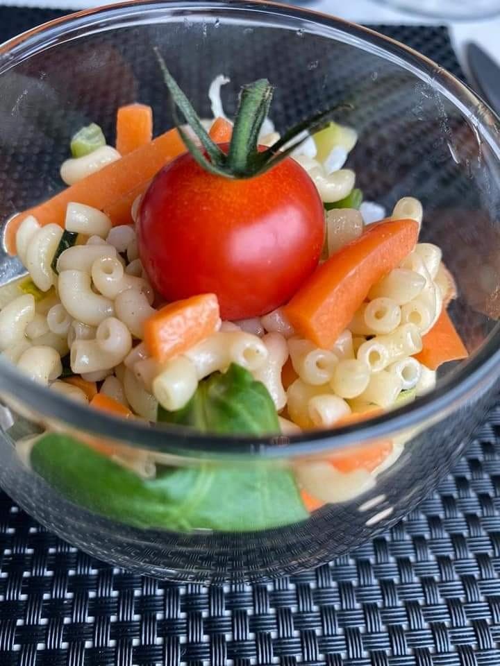 Verrine de salade de pate alimentaire