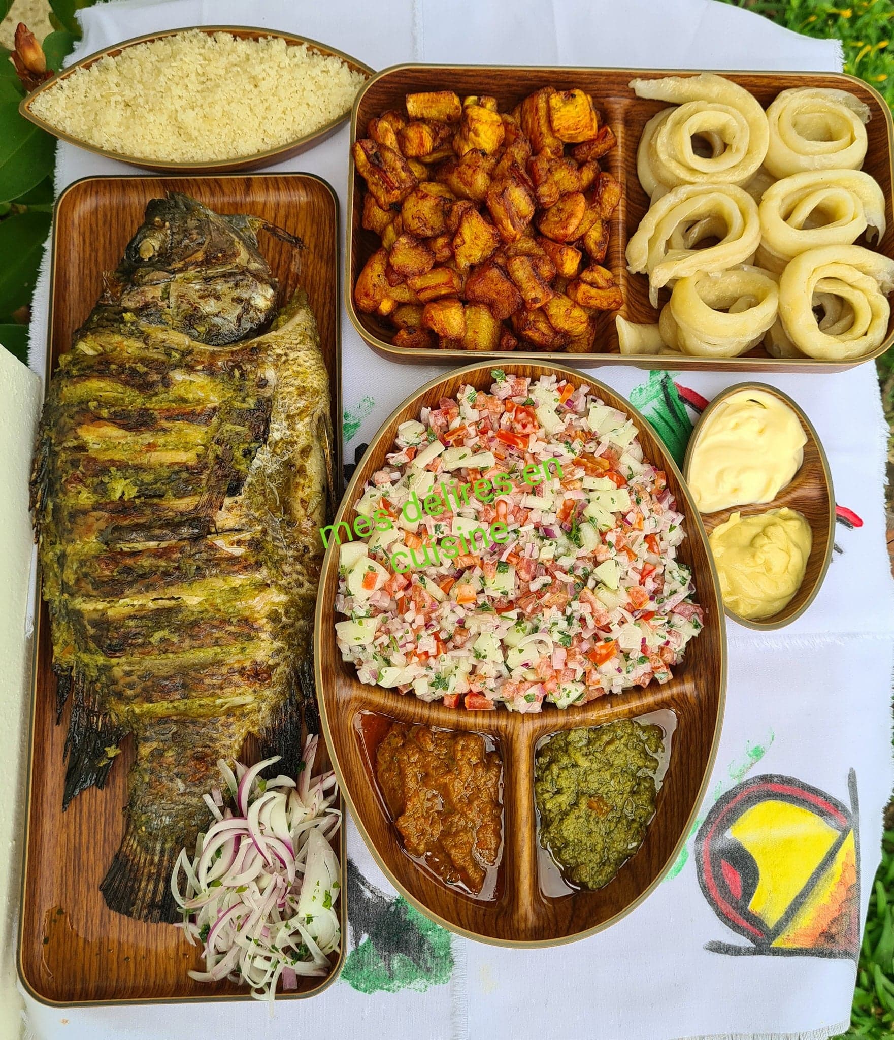 Carpe grillée et ses différents invités (au choix alloco,atiekè ou miondo et sa salade de crudités)by lolo