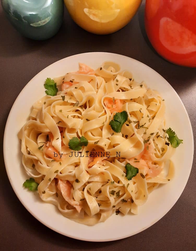 Tagliatelle ( type de pâtes) au saumon fumé et crème