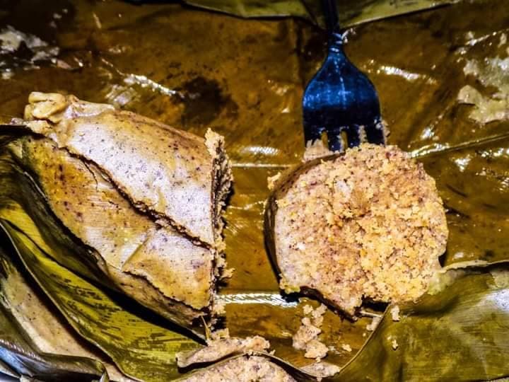 Ekomba ou gâteau de maïs frais aux arachides grillés