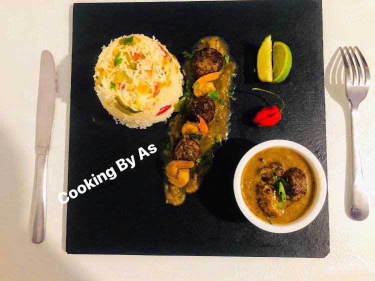 Boulettes de cabillauds accompagné riz basmati aux poivrons avec sauce au lait de coco