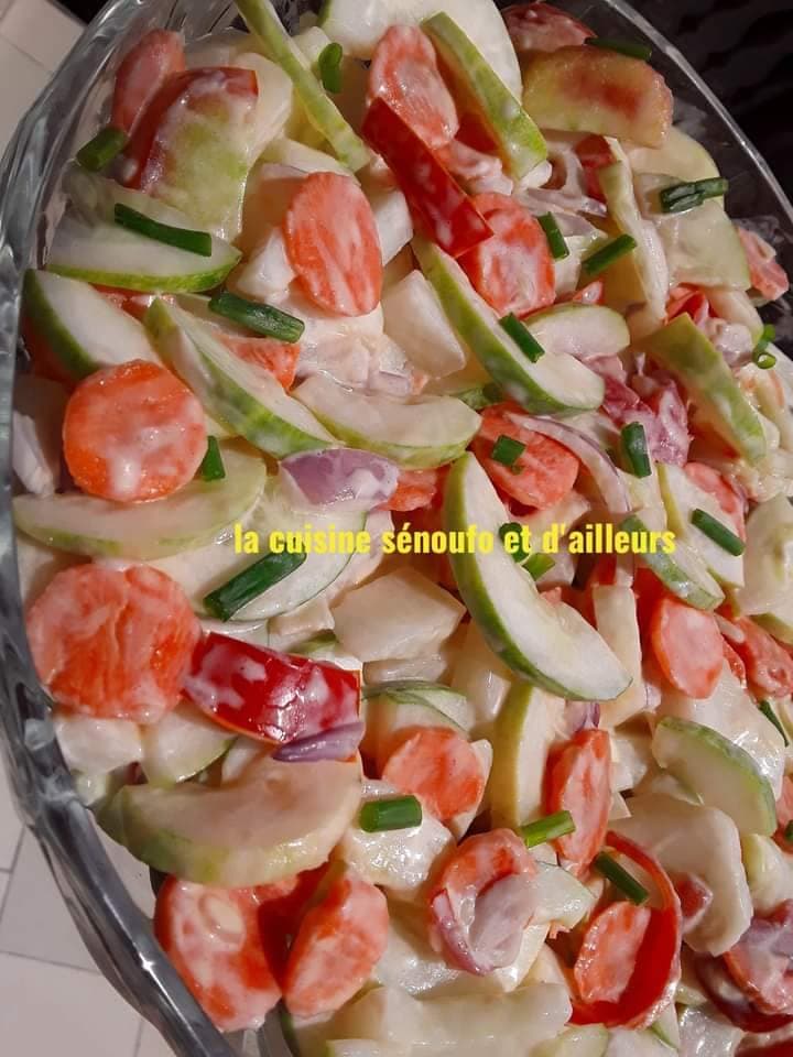 De la salade composée a la sauce vinaigrette et yaourt