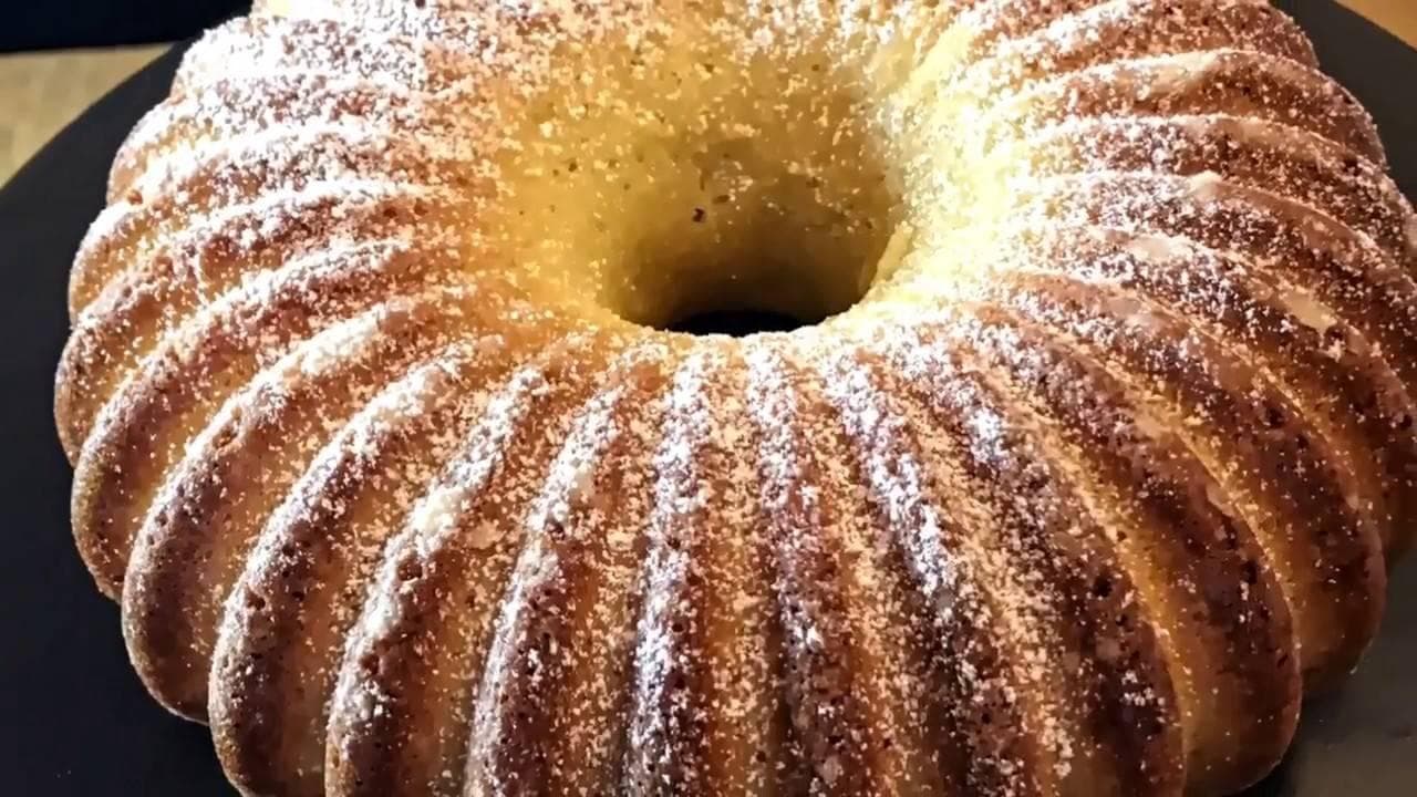 Gâteau au yaourt dans moule