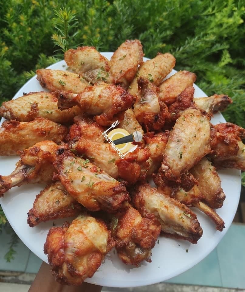 Des ailes de poulet frits