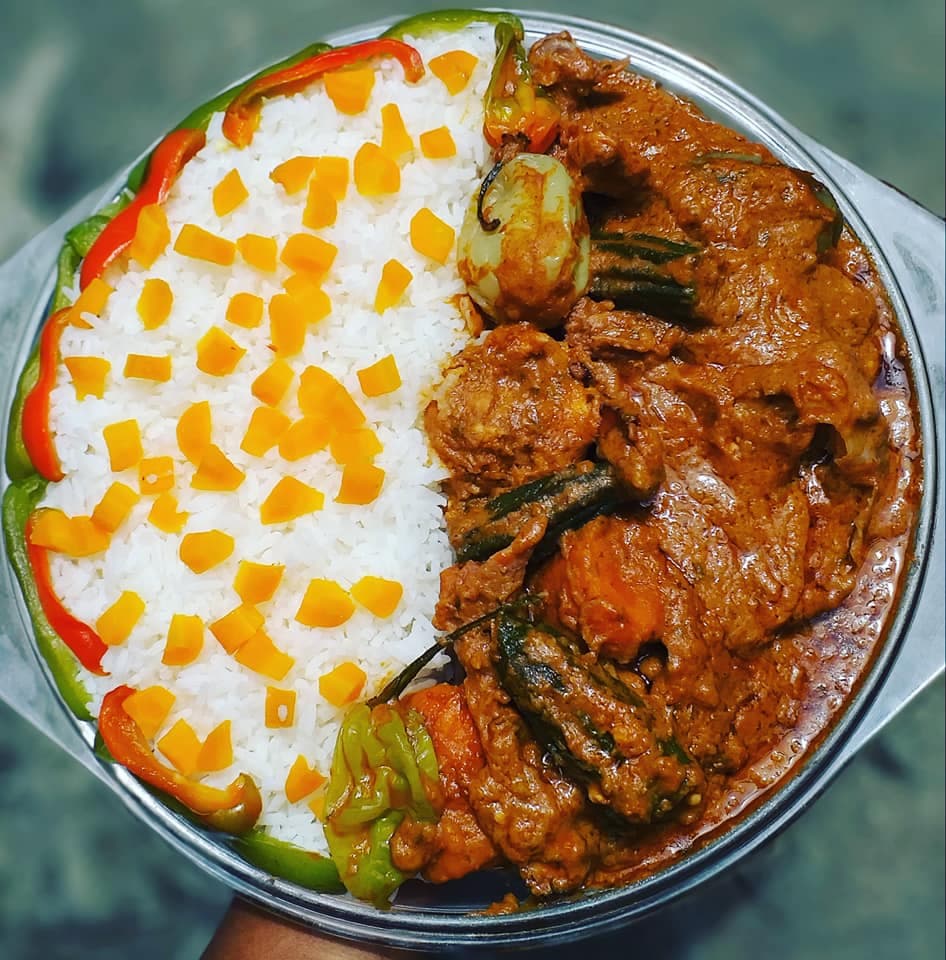 Mafé au Poulet Fumé : Un Délice Crémeux et Parfumé