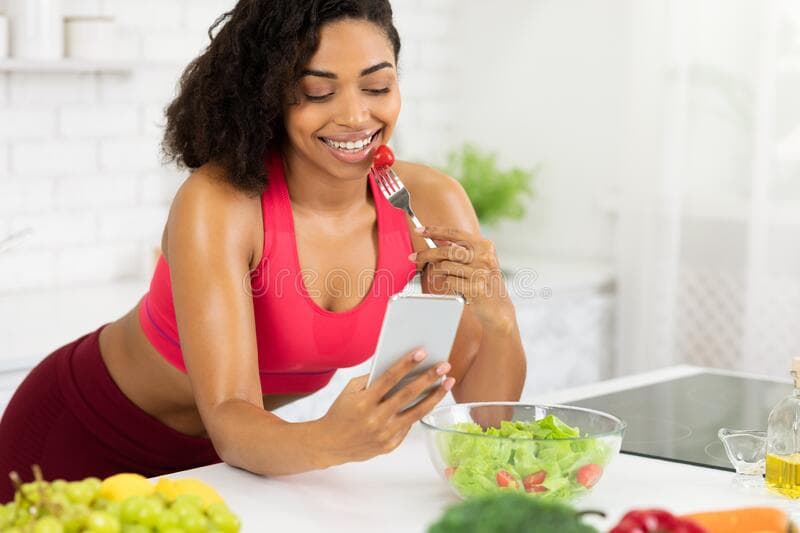 5 Mauvaises habitudes alimentaires que les femmes ne devraient jamais avoir