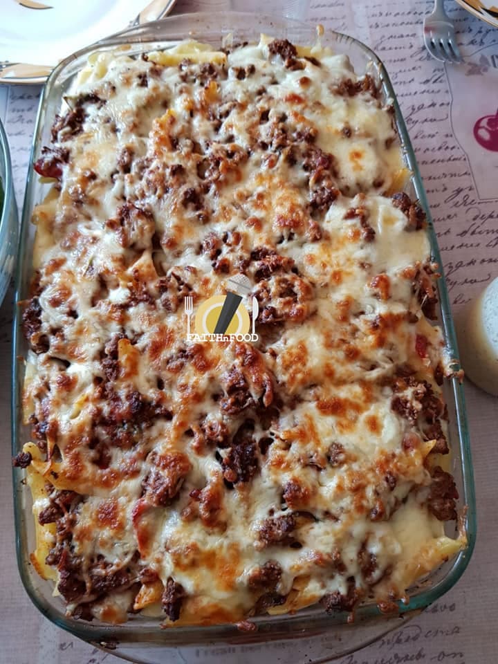 gratin de pâtes à la viande hachée.