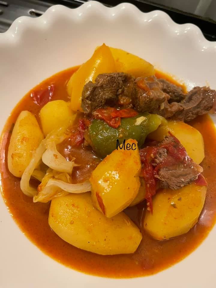 Mi-mijoter mi-bouillon de pommes de terre au bœuf