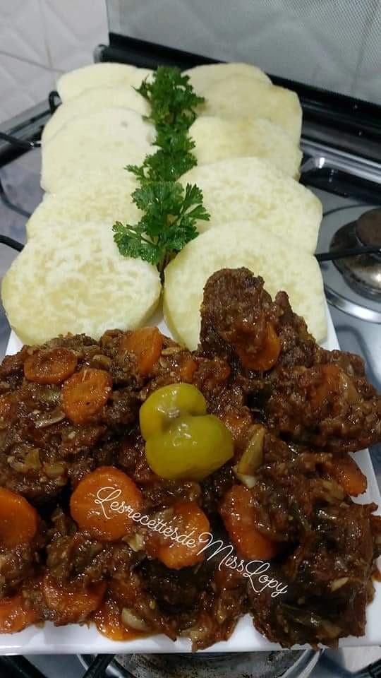 Bœuf sauté aux rondelles d’igname vapeur.