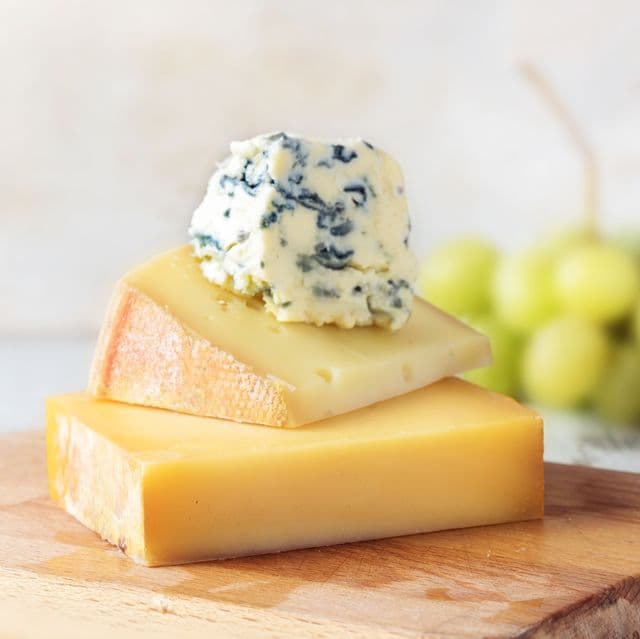 Si le fromage est moisi, est-il possible de couper la partie moisie et de manger la bonne partie restante ?