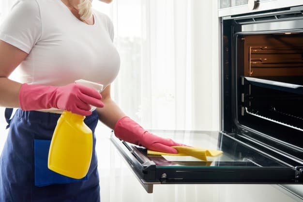 Comment bien nettoyer son four