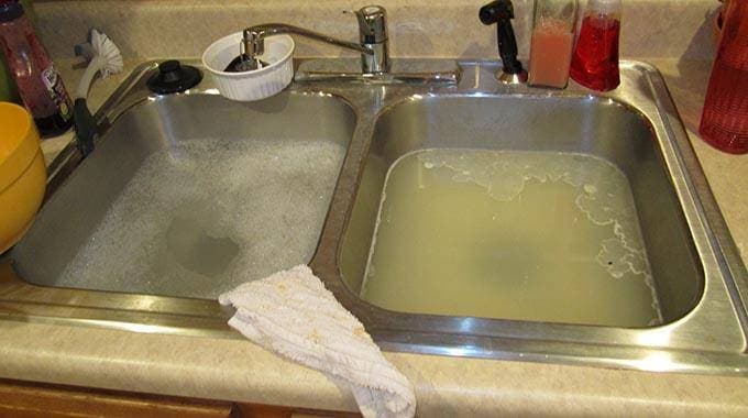 Comment déboucher son évier