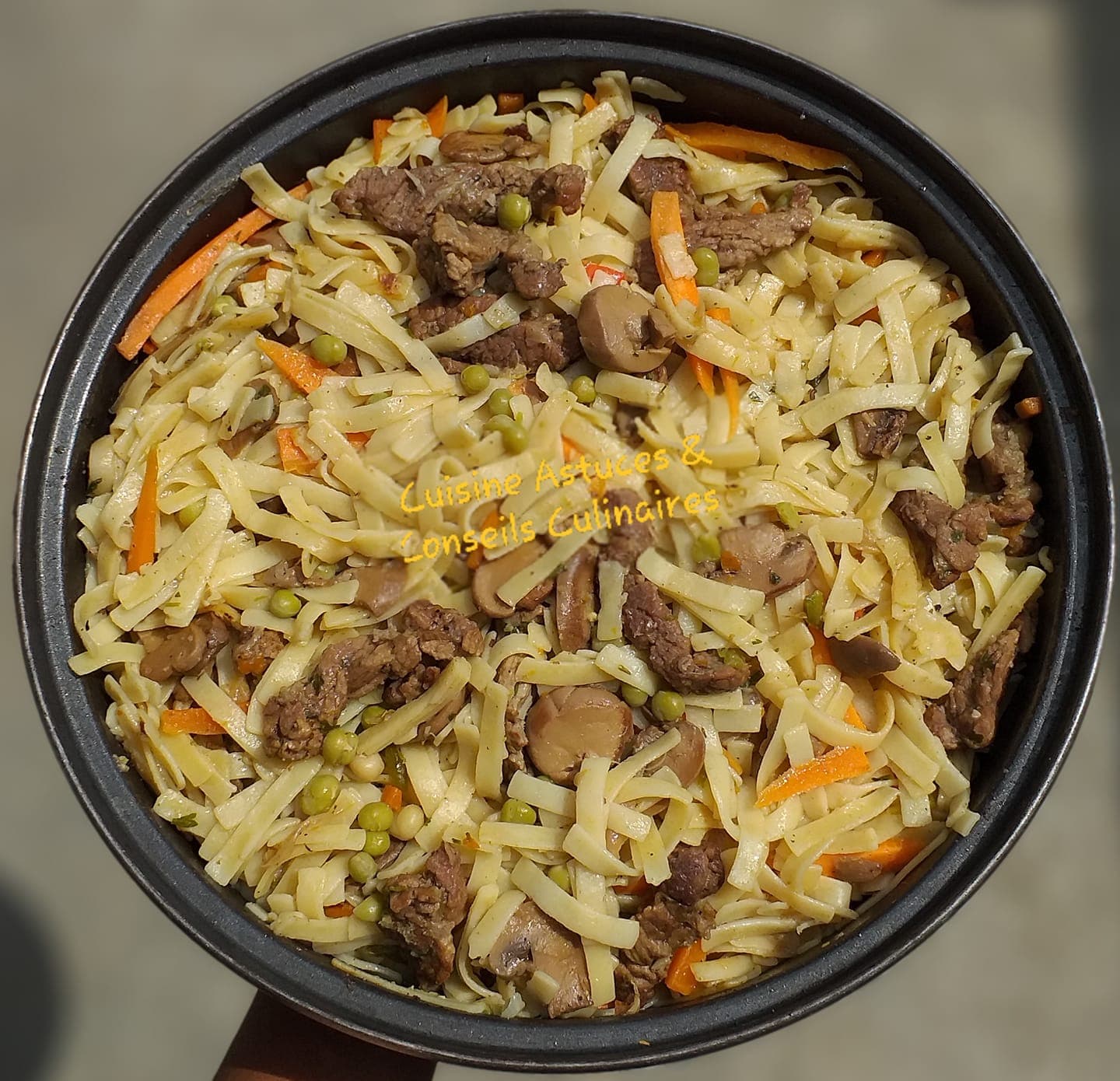 Fines nouilles au bœuf et champignons