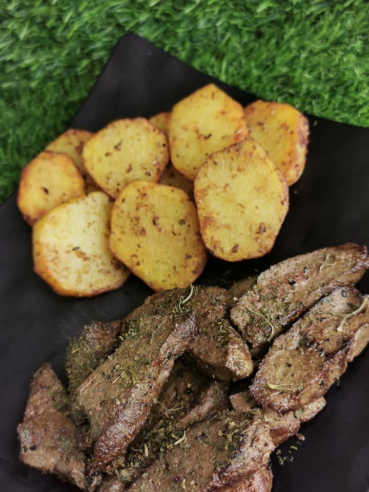 Foie accompagné de pommes sautées.