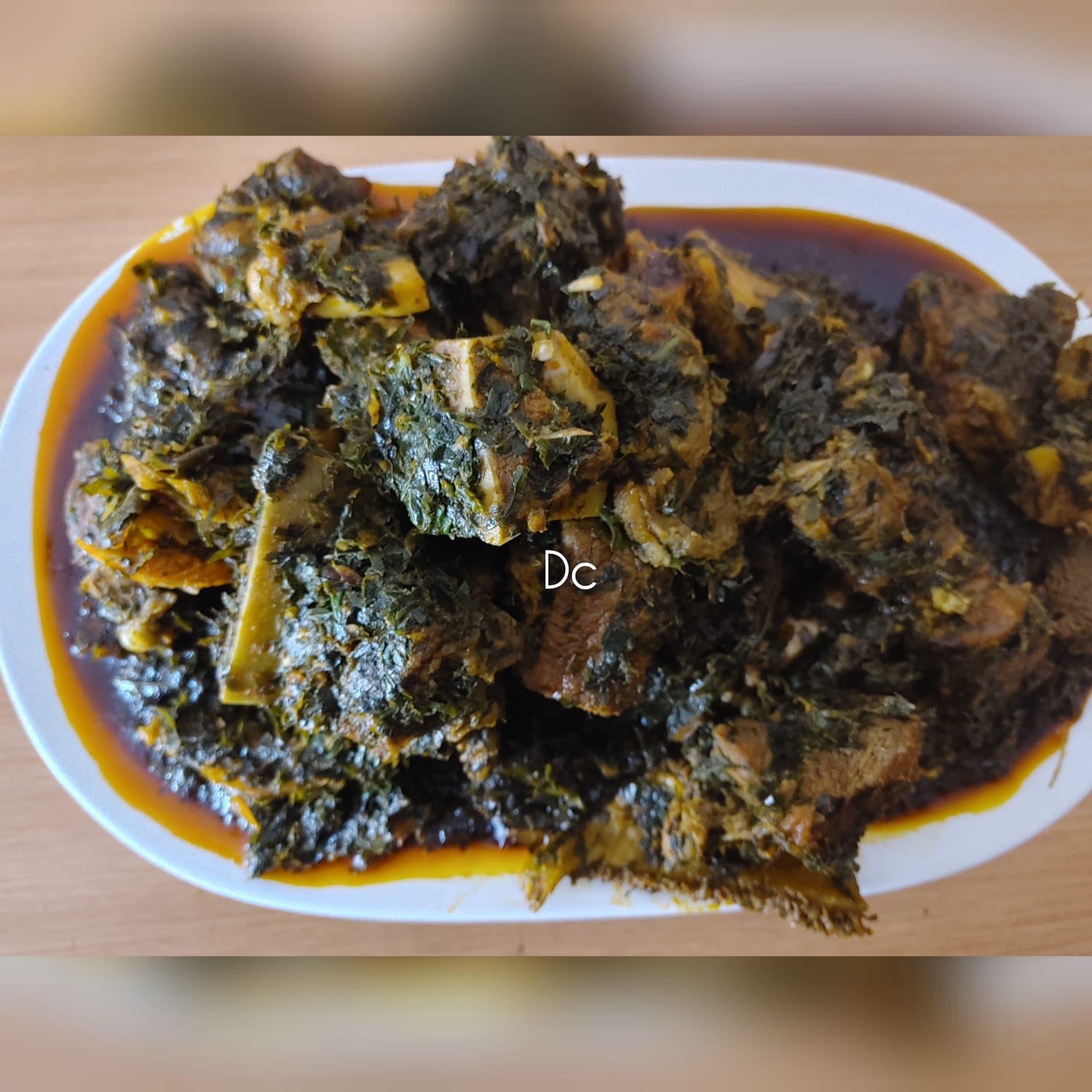 Eru farine d’igname et des obstacles de viande et poisson