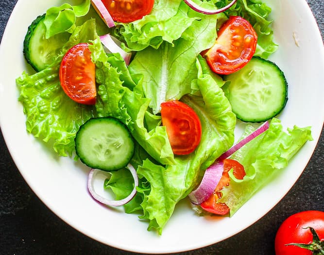 Une astuce pour conserver la salade fraîche et croquante beaucoup plus longtemps