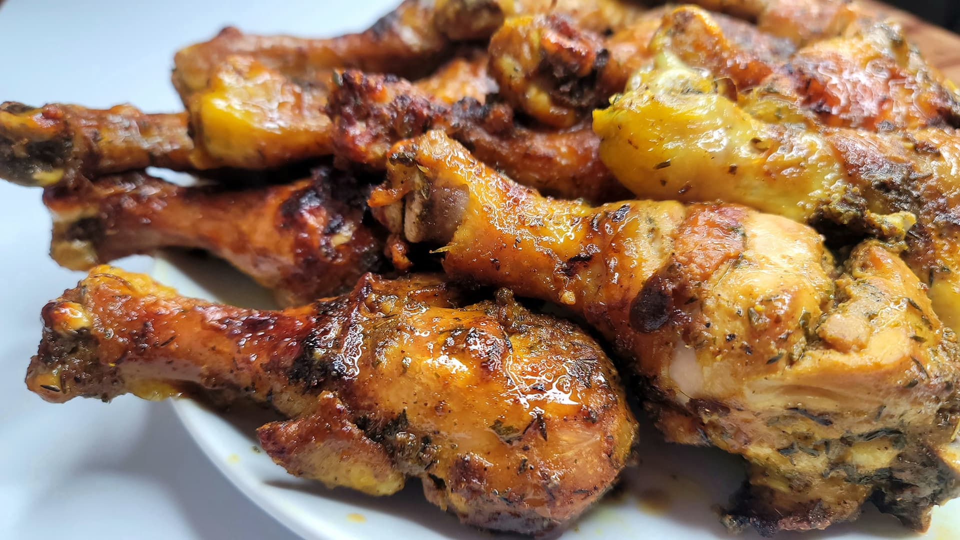 Poulet braisé à la noix de muscade.