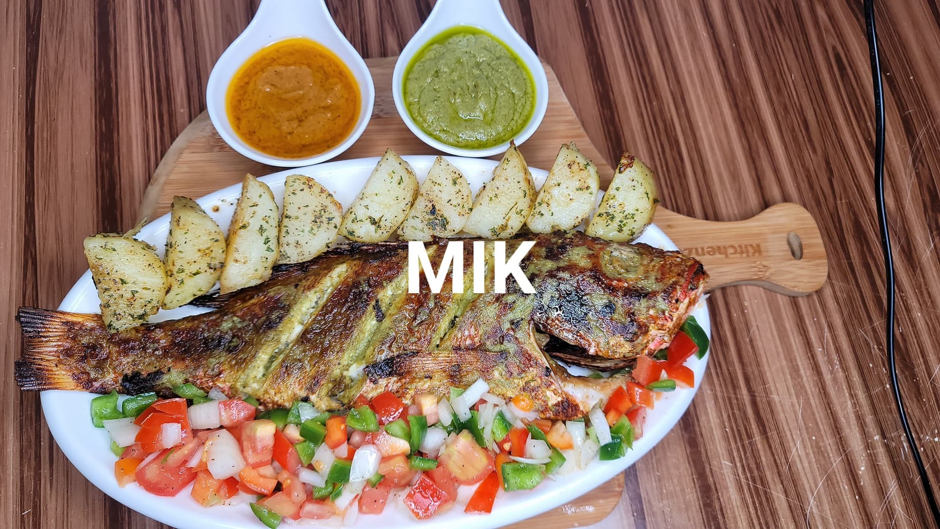 Poisson et Pommes au Four avec Légumes : Un Plat Sain et Savoureux