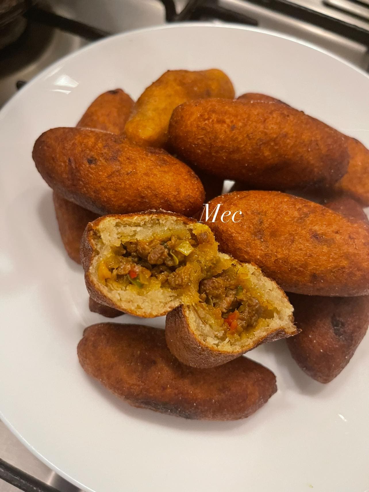 Beignets de manioc fourrés : croustillants dehors, savoureux dedans