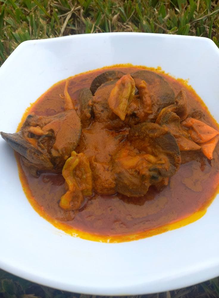 Escargots noyés dans une sauce graine de palme