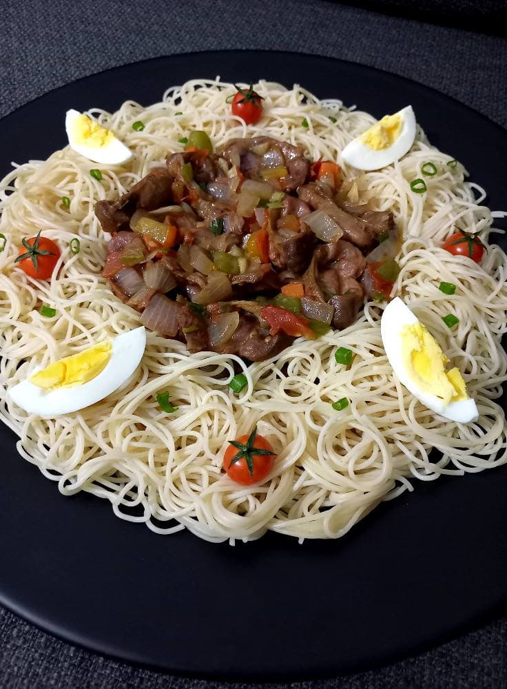 Gésiers aux légumes entourés de son nid de spaghettis