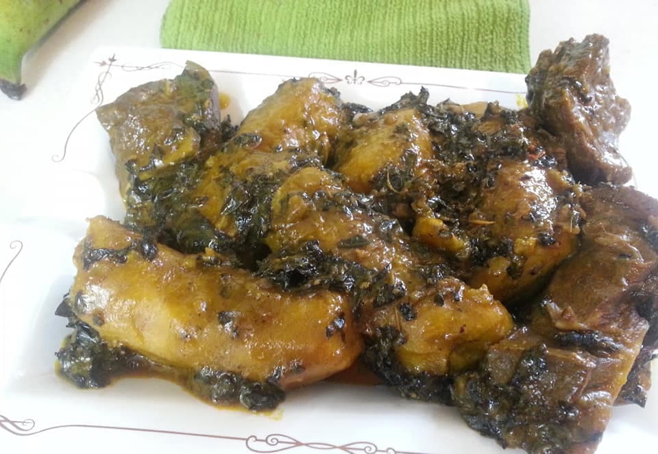 Ragoût de plantains aux feuilles de ndolè
