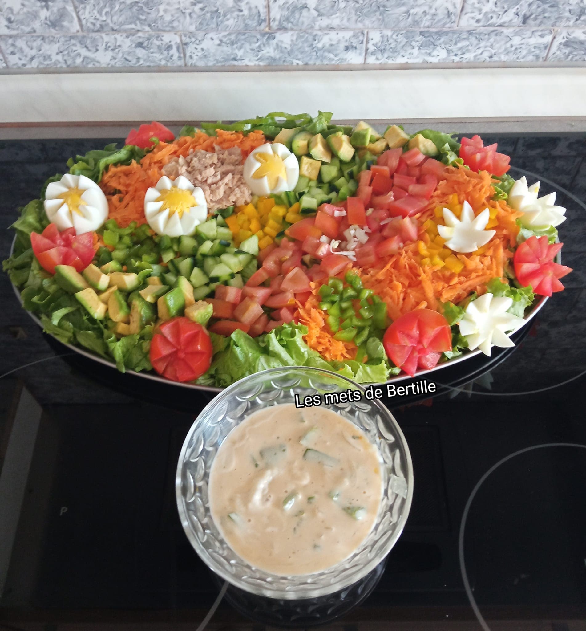 Salade de crudités au thon et œuf dur