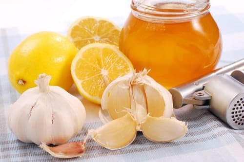 Astuces pour enlever l’odeur de l’ail sur les mains.