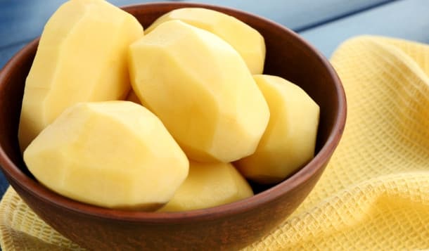 Peler facilement des pommes de terre