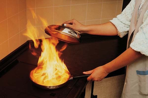 Que faut-il faire quand votre casserole prend feu