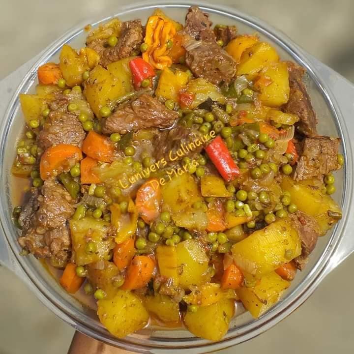 Ragoût de pommes de terre petits poids et boeuf