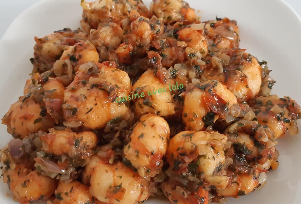 Crevettes sautées à la tomate