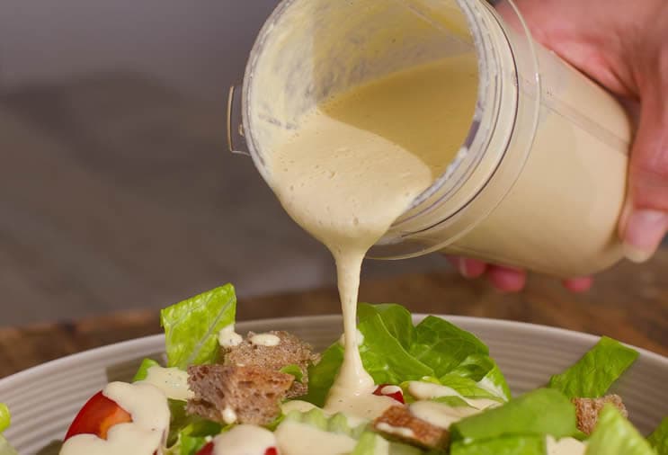 Que faire si ma sauce à salade est trop acide?