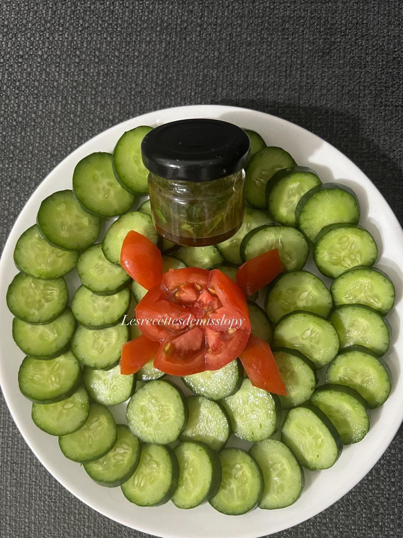 Juste une salade de concombres et de tomates