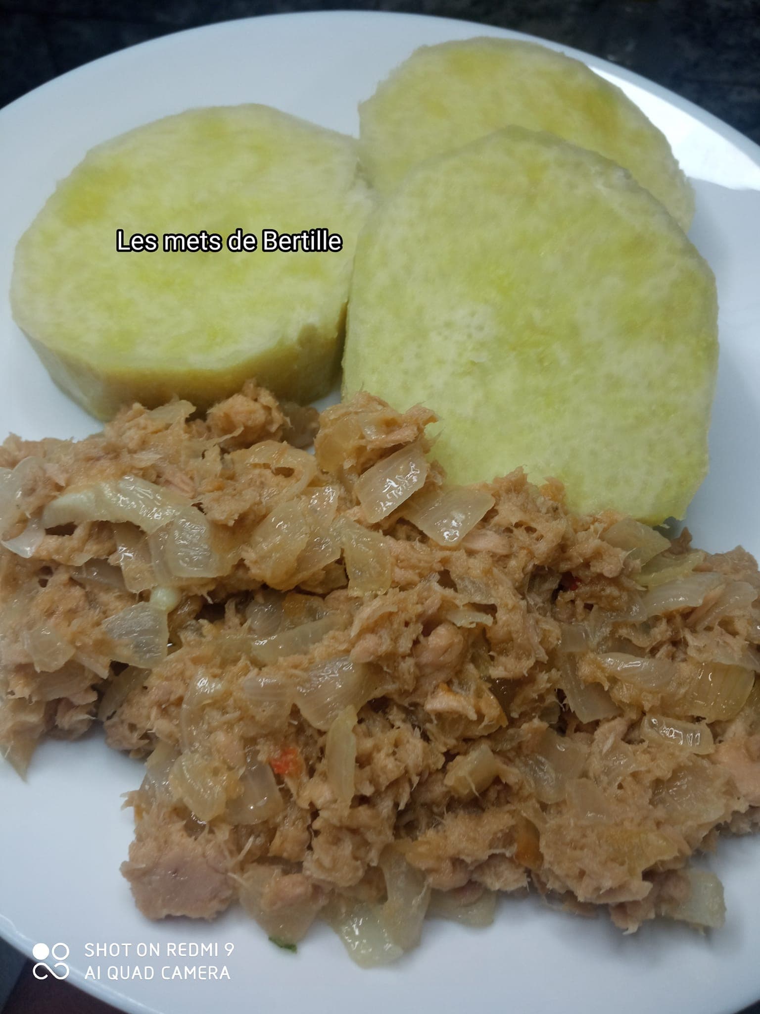 Igname bouillie au thon et oignons très délicieuse et facile à réaliser