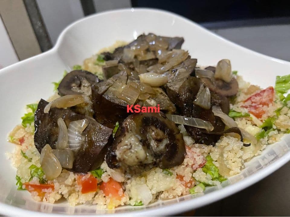 Salade d’atieke feat foies et rognons braisé au feu de bois