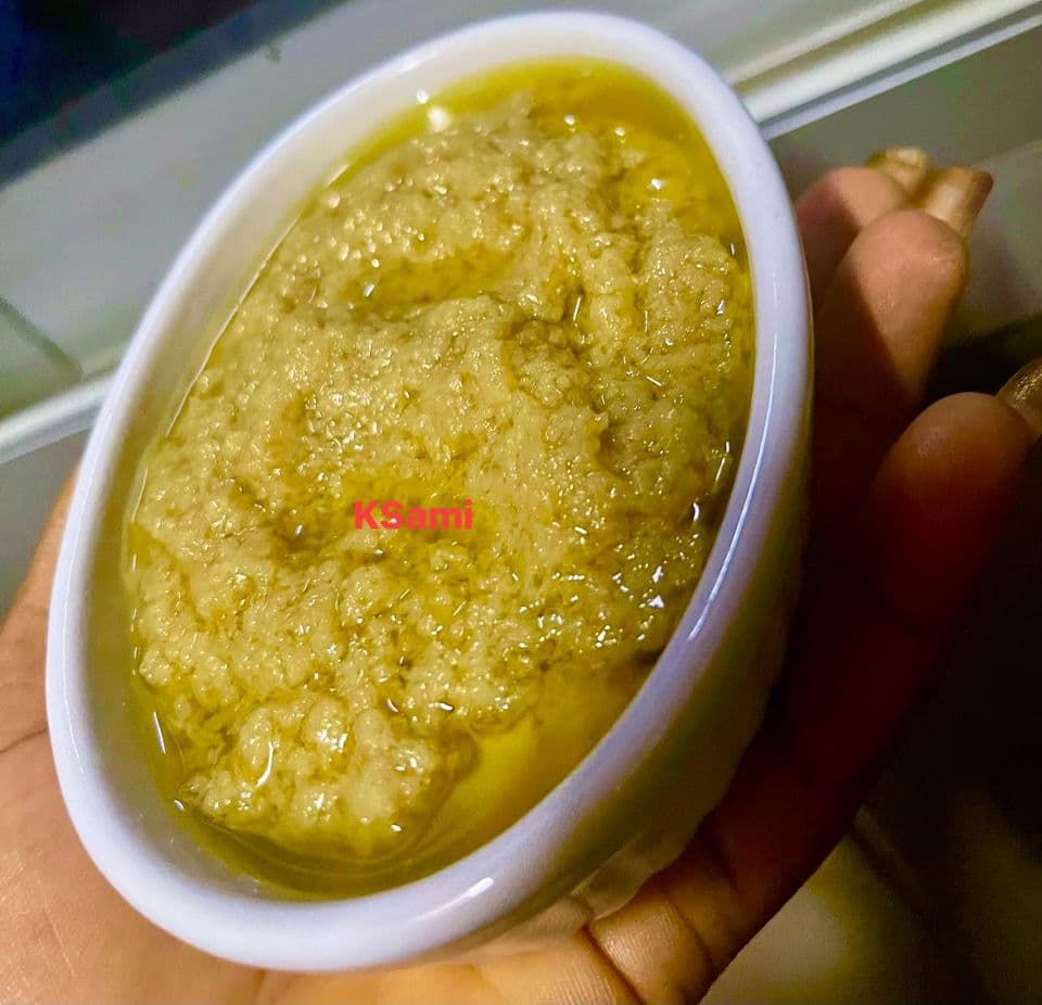 Pâte à oignon un peu épicé pour accompagner vos plats, simple efficace et bon