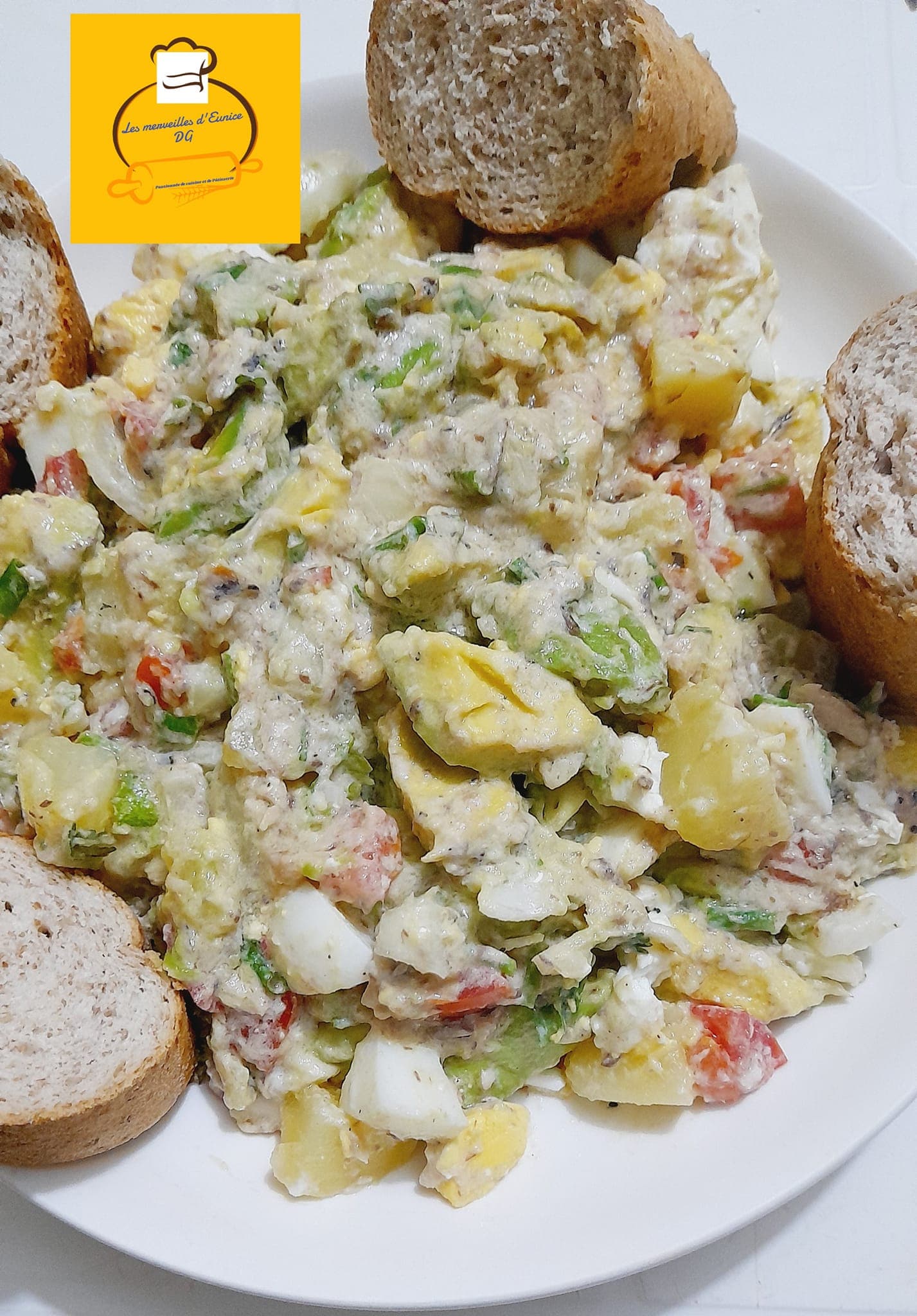 Salade d’avocat avec sa vinaigrette aux fines herbes et sardine