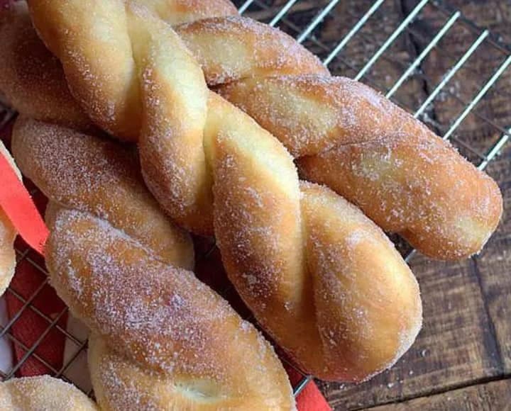 Des beignets torsadés