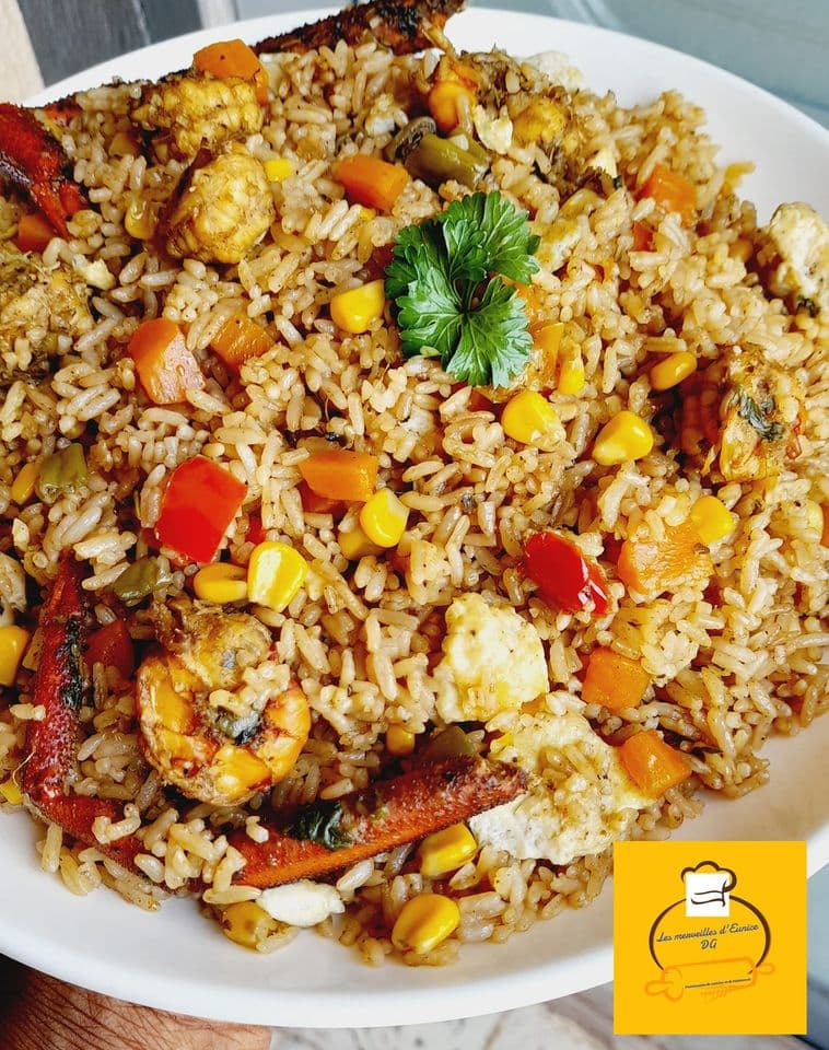 Riz frit aux crevettes et omelette : recette asiatique