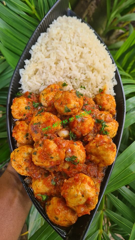 Boulette de poulet à la sauce tomate